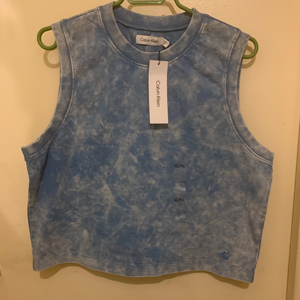 Calvin Klein women’s sleeveless top, light blue, size XL.